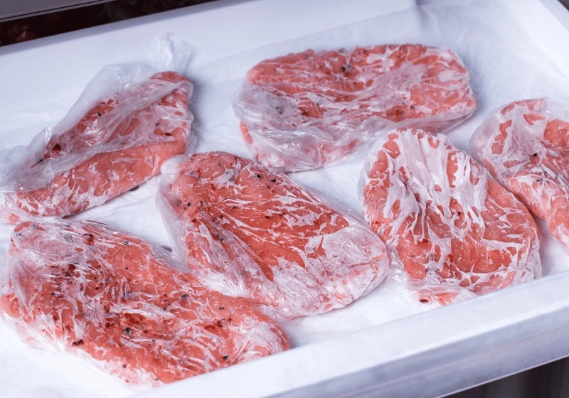 Bảo quản thịt bò khi không có tủ lạnh: Sử dụng đá lạnh