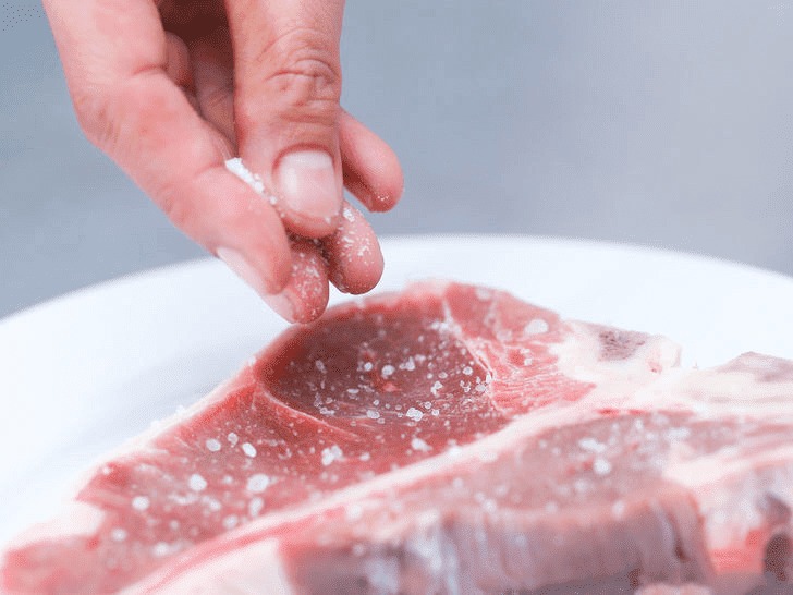 Bảo quản thịt bò khi không có tủ lạnh: sử dụng muối