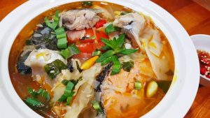 đầu cá hồi nấu măng chua